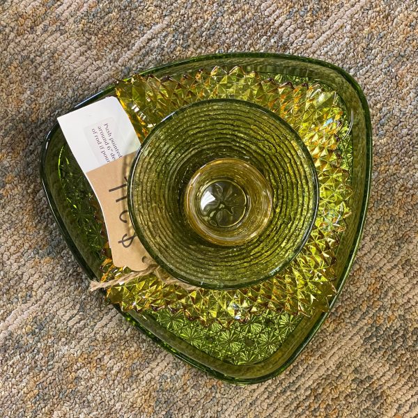 Depression Glass Garden Flower Small Yellow Green Triangle - Image 2